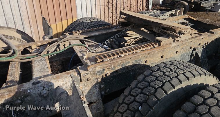 image for item EB8469 1992 Peterbilt 379 semi truck