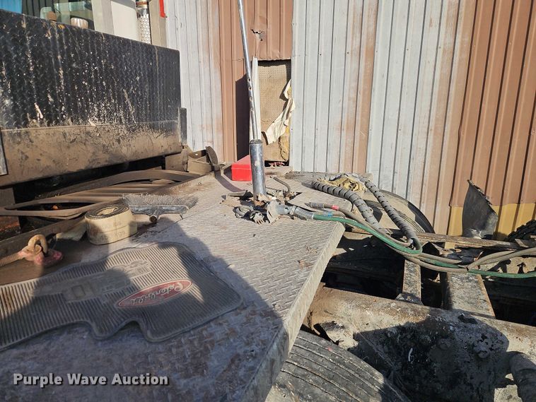 image for item EB8469 1992 Peterbilt 379 semi truck