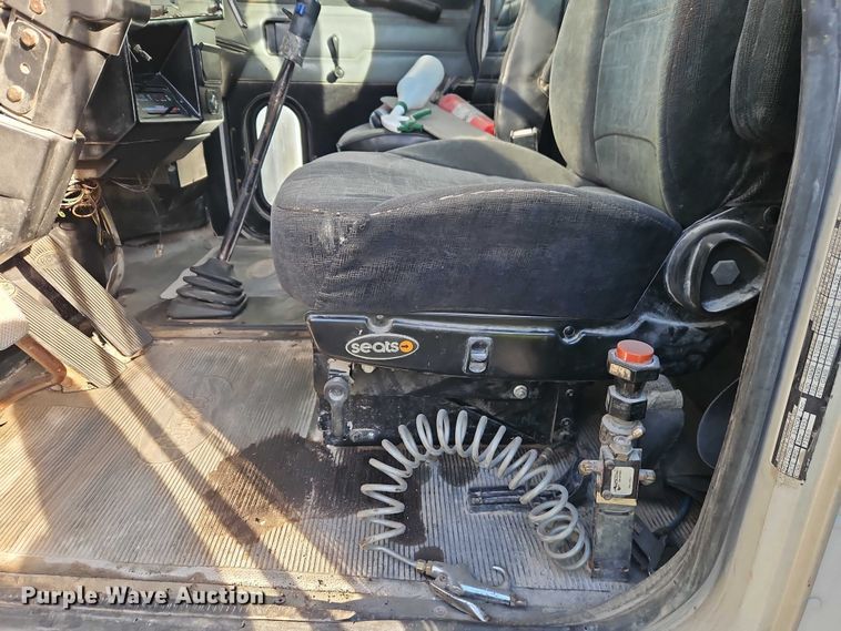 image for item EB8469 1992 Peterbilt 379 semi truck