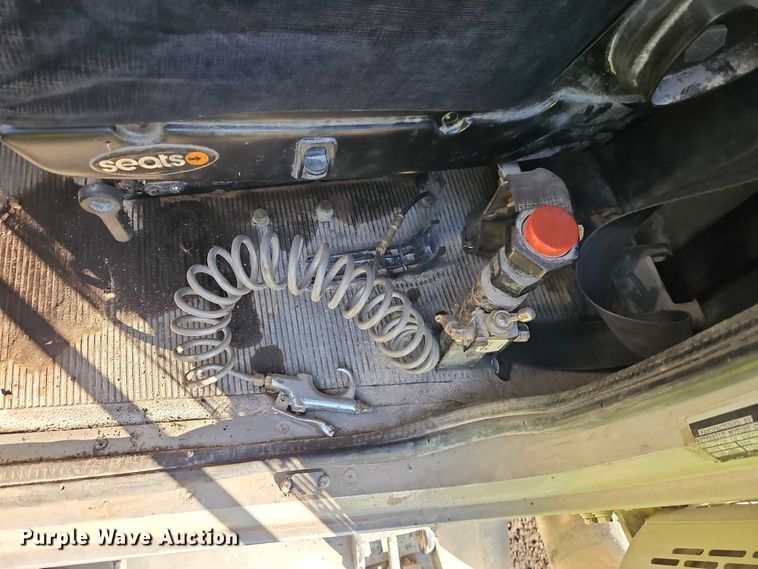 image for item EB8469 1992 Peterbilt 379 semi truck