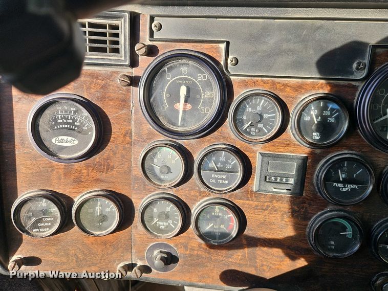 image for item EB8469 1992 Peterbilt 379 semi truck