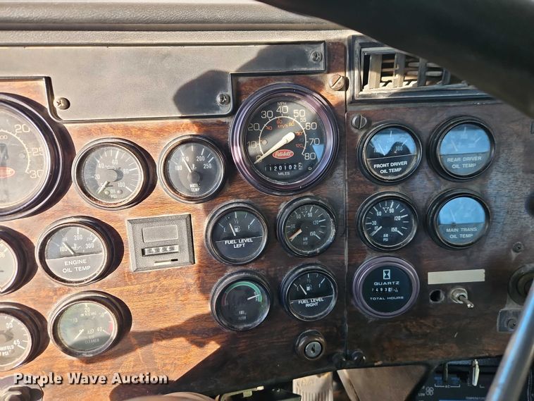 image for item EB8469 1992 Peterbilt 379 semi truck