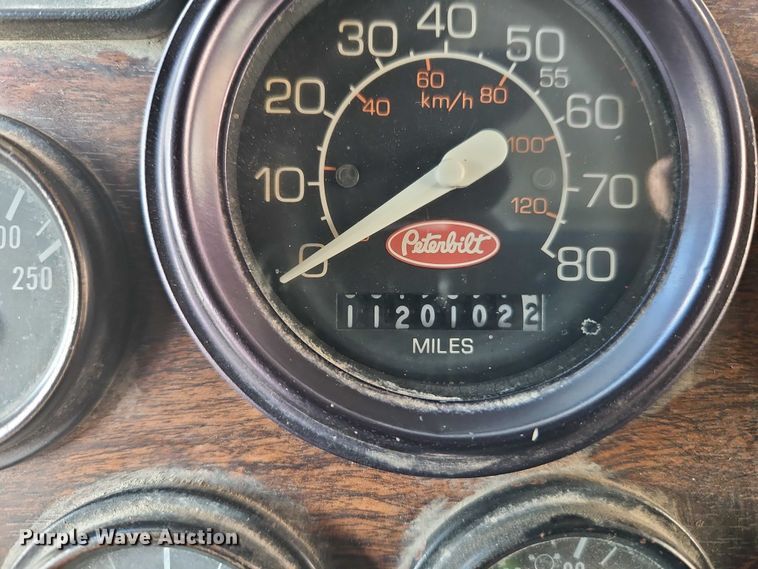image for item EB8469 1992 Peterbilt 379 semi truck
