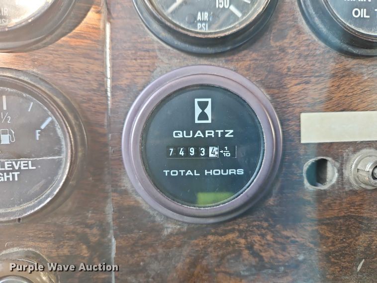 image for item EB8469 1992 Peterbilt 379 semi truck