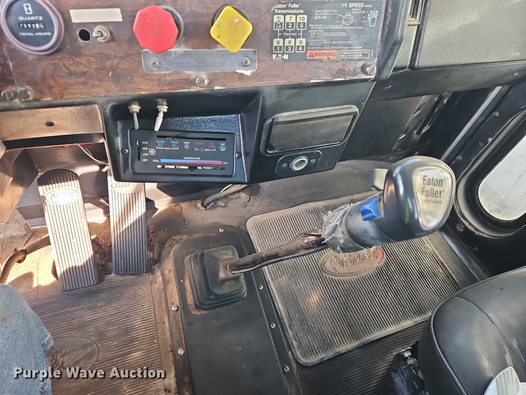 image for item EB8469 1992 Peterbilt 379 semi truck