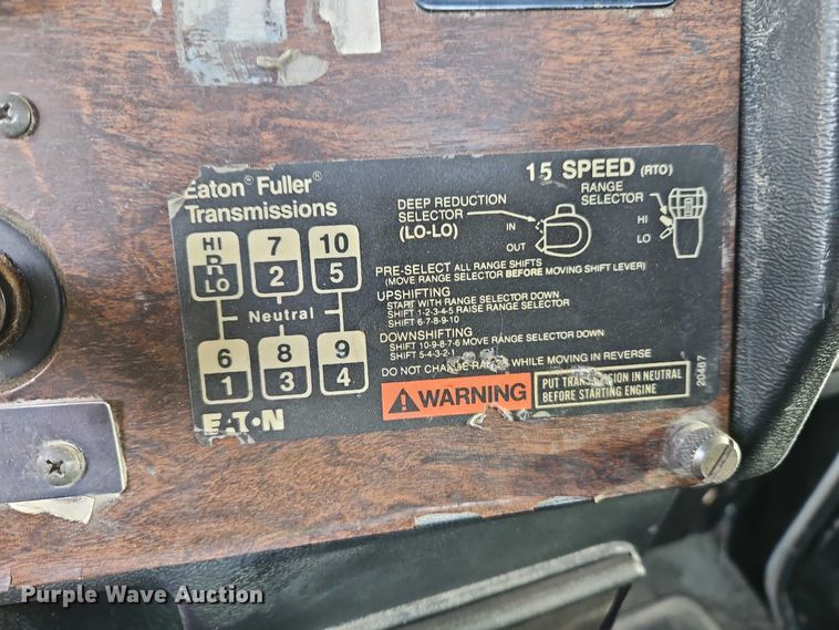 image for item EB8469 1992 Peterbilt 379 semi truck