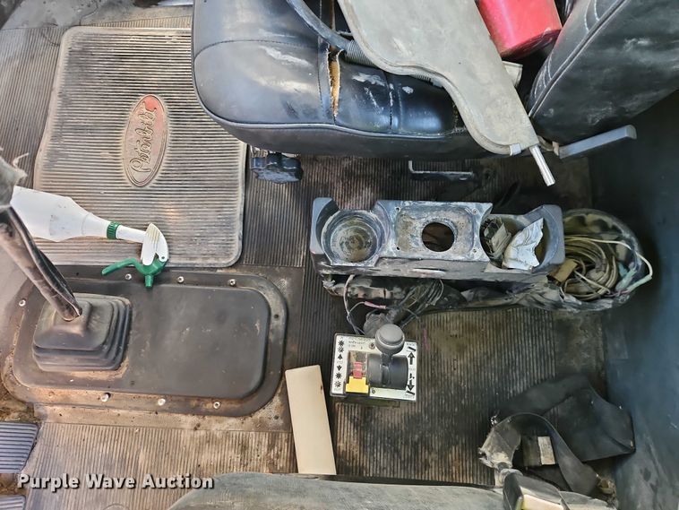 image for item EB8469 1992 Peterbilt 379 semi truck