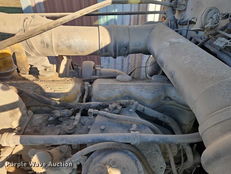 image for item EB8469 1992 Peterbilt 379 semi truck