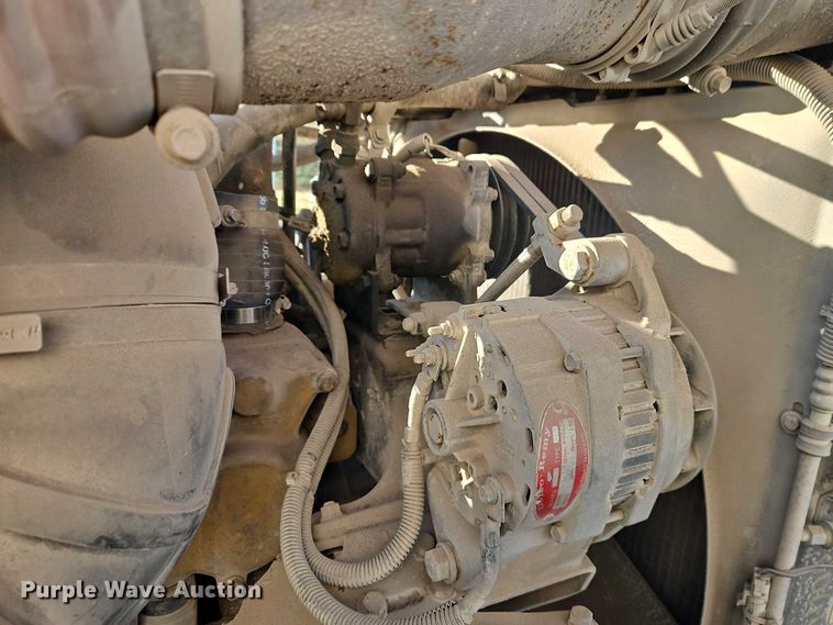 image for item EB8469 1992 Peterbilt 379 semi truck