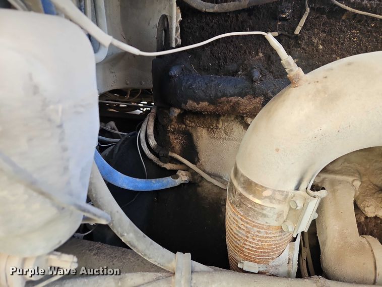 image for item EB8469 1992 Peterbilt 379 semi truck