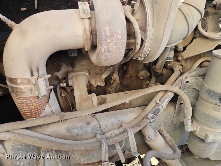 image for item EB8469 1992 Peterbilt 379 semi truck