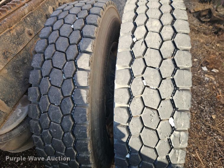 image for item EB8469 1992 Peterbilt 379 semi truck