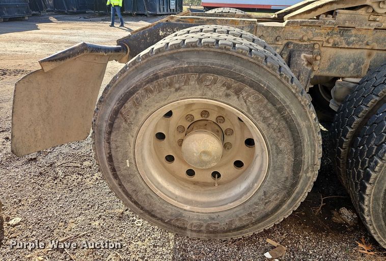 image for item EB8469 1992 Peterbilt 379 semi truck