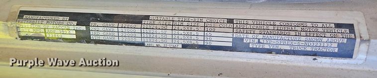 image for item EB8469 1992 Peterbilt 379 semi truck