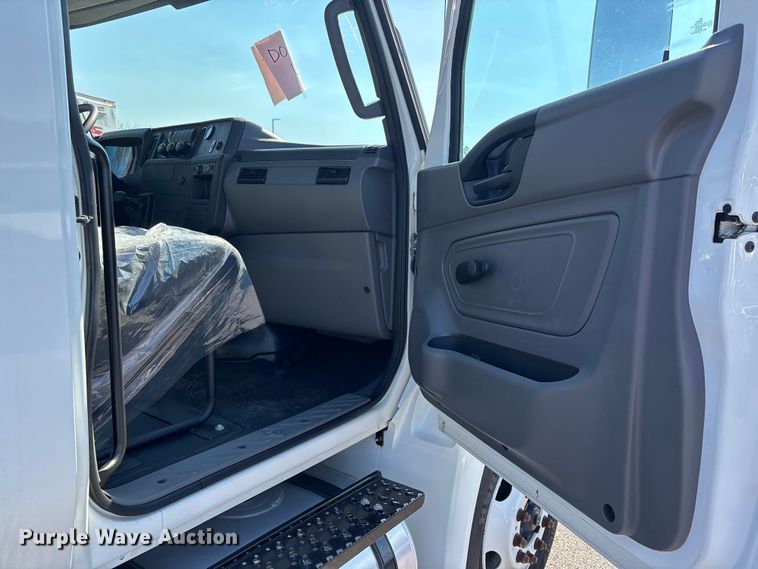 image for item EC3920 2024 International MV607 truck cab and chassis