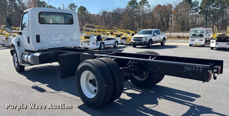 image for item EC3921 2023 International MV607 truck cab and chassis