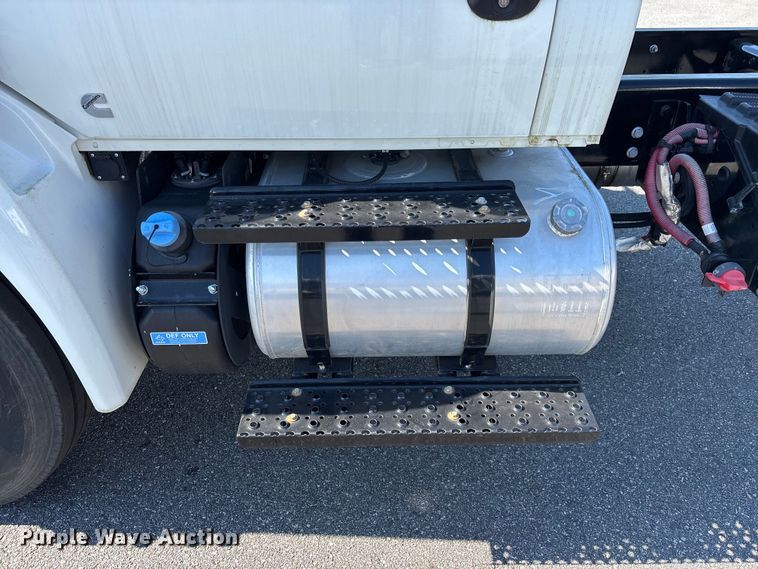 image for item EC3921 2023 International MV607 truck cab and chassis