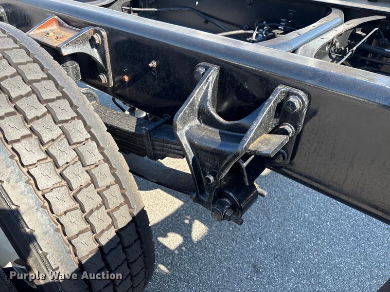 image for item EC3921 2023 International MV607 truck cab and chassis