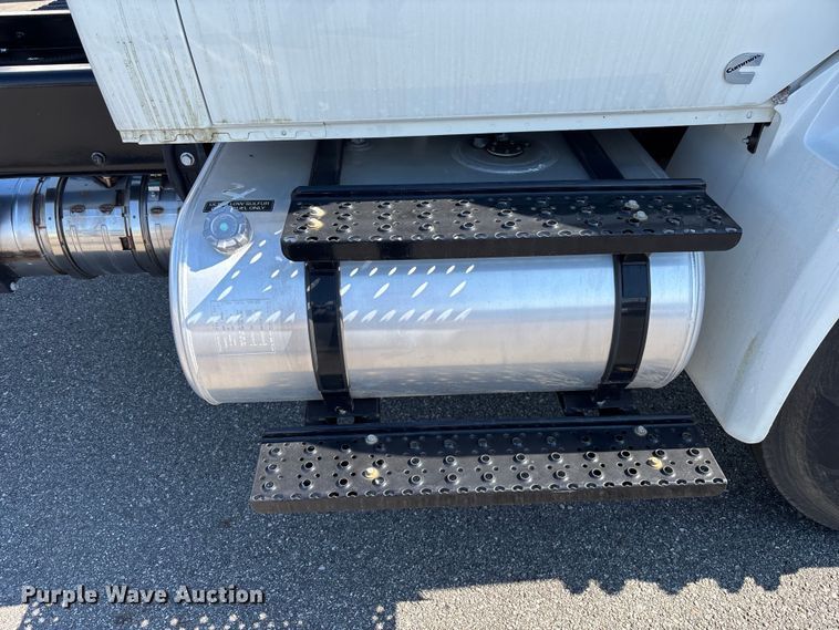 image for item EC3921 2023 International MV607 truck cab and chassis