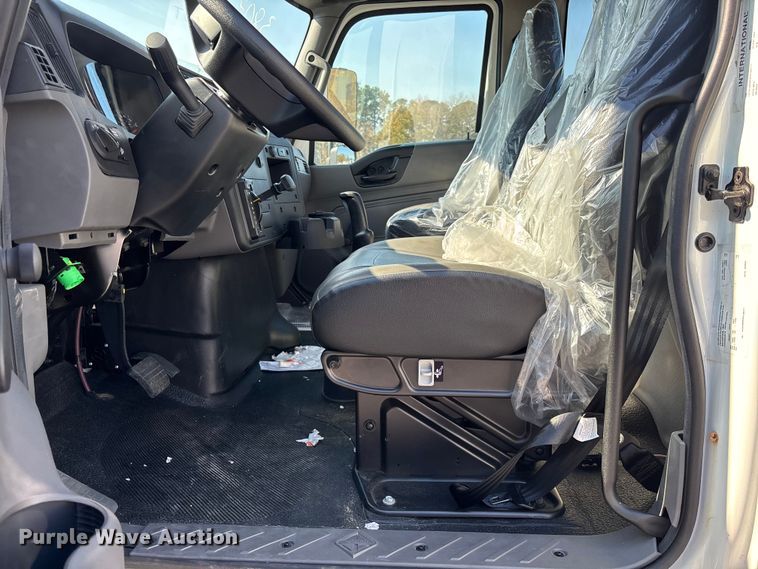 image for item EC3921 2023 International MV607 truck cab and chassis