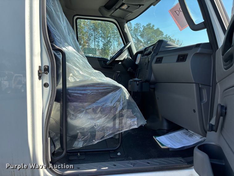 image for item EC3921 2023 International MV607 truck cab and chassis