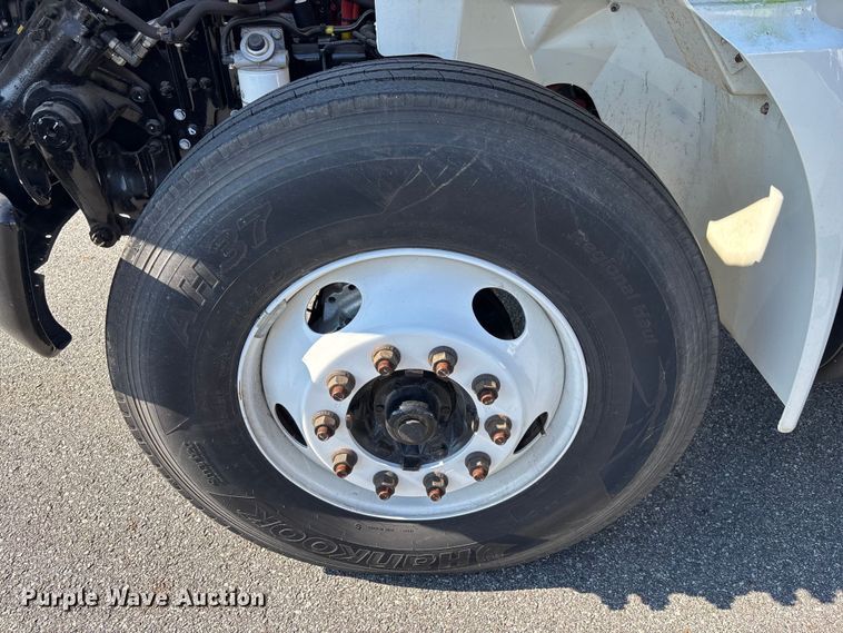 image for item EC3921 2023 International MV607 truck cab and chassis