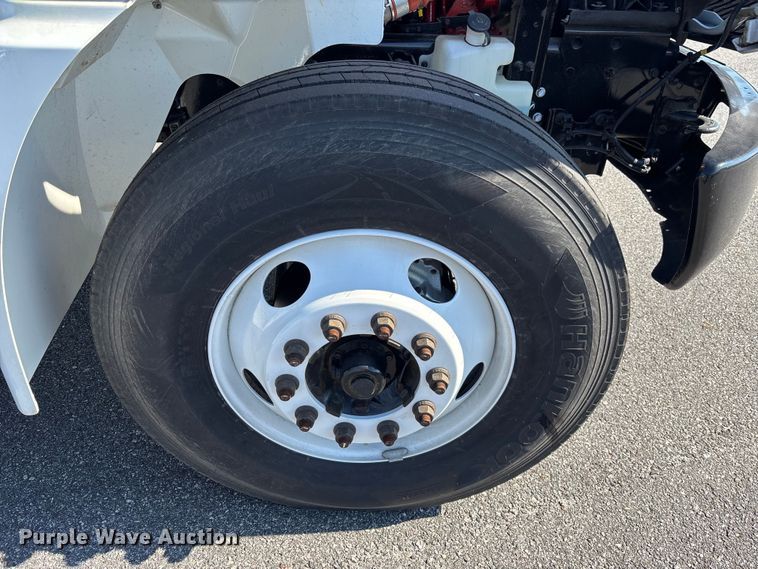 image for item EC3921 2023 International MV607 truck cab and chassis