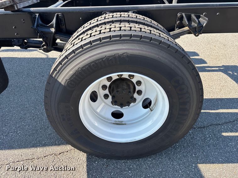 image for item EC3921 2023 International MV607 truck cab and chassis