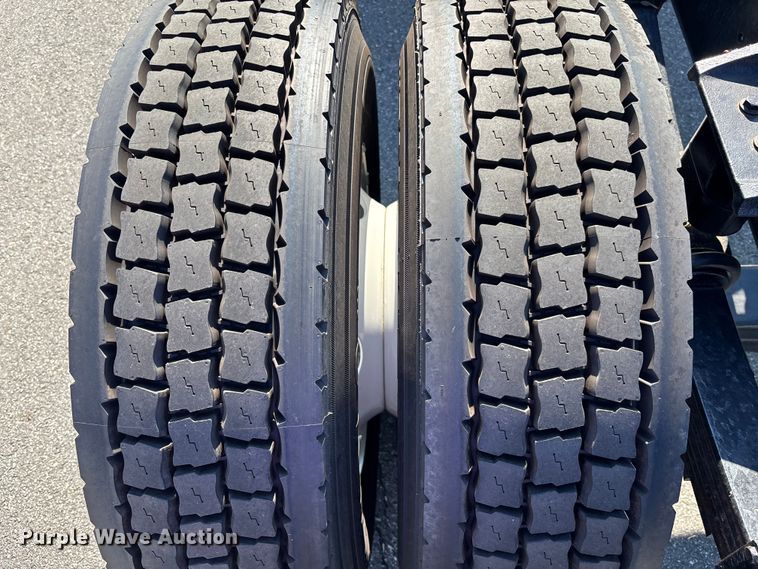 image for item EC3921 2023 International MV607 truck cab and chassis