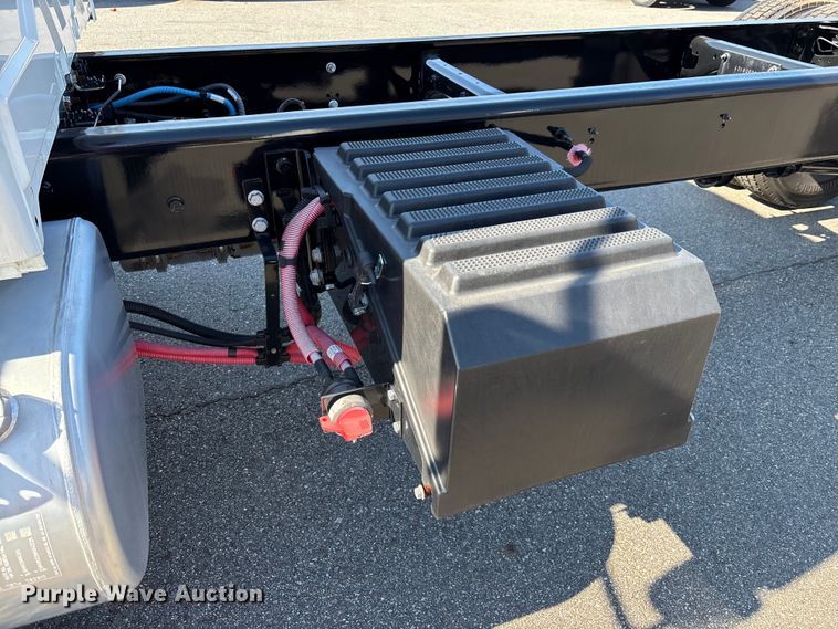 image for item EC3922 2023 International MV607 truck cab and chassis