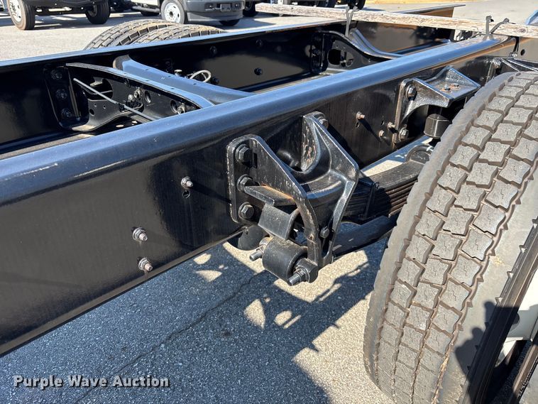 image for item EC3922 2023 International MV607 truck cab and chassis