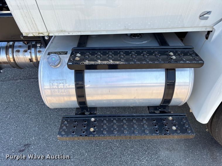 image for item EC3922 2023 International MV607 truck cab and chassis