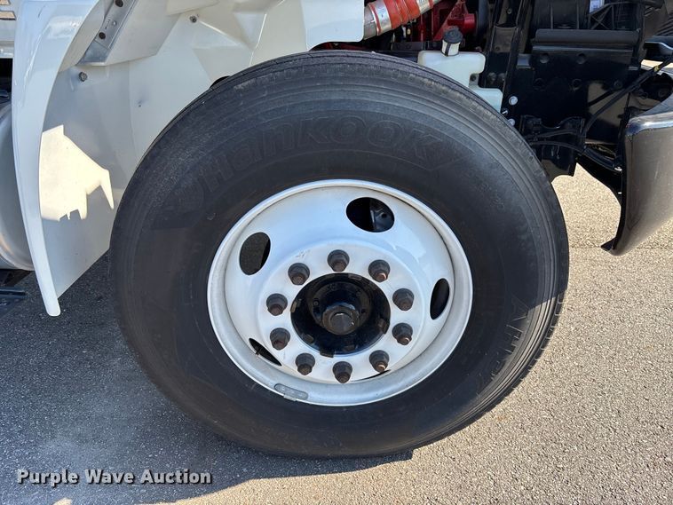 image for item EC3922 2023 International MV607 truck cab and chassis