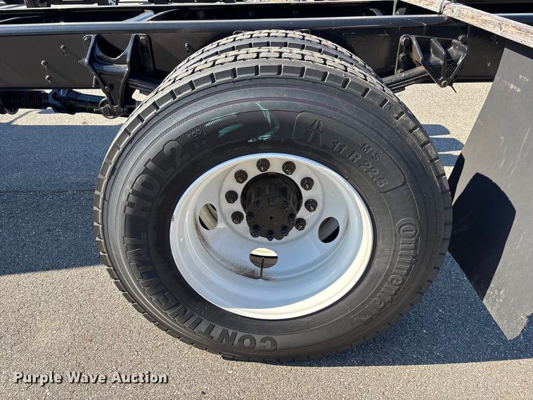 image for item EC3922 2023 International MV607 truck cab and chassis