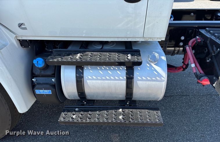 image for item EC3924 2024 International MV607 truck cab and chassis