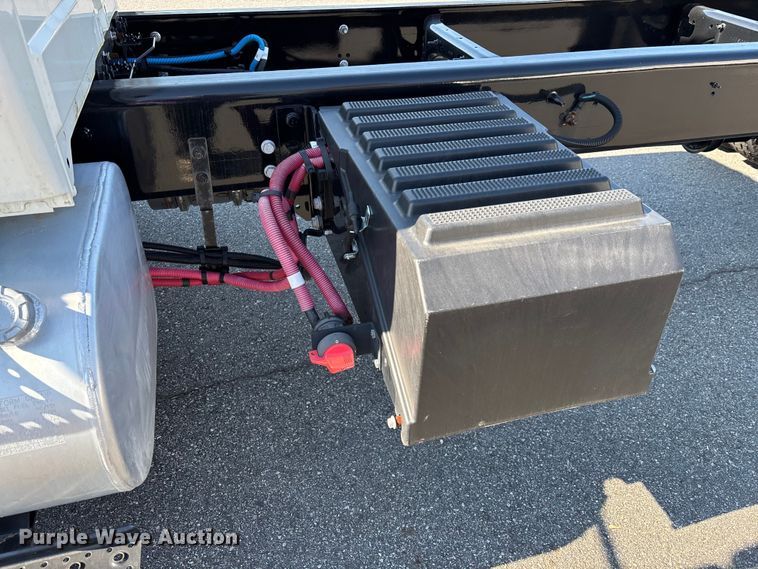 image for item EC3924 2024 International MV607 truck cab and chassis