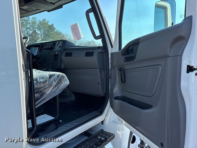 image for item EC3924 2024 International MV607 truck cab and chassis