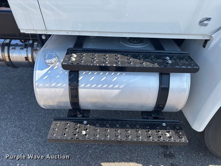 image for item EC3925 2024 International MV607 truck cab and chassis