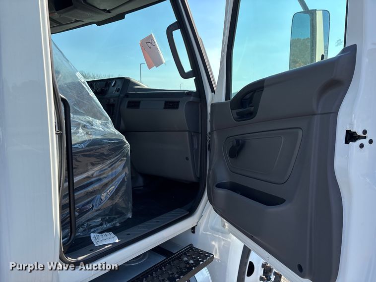 image for item EC3925 2024 International MV607 truck cab and chassis