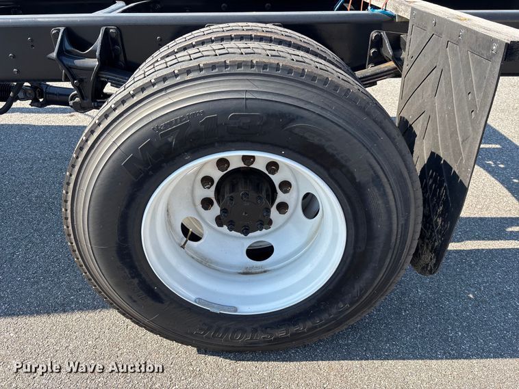 image for item EC3926 2024 International MV607 truck cab and chassis