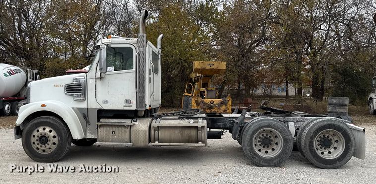 image for item EC4472 2013 Freightliner Coronado semi truck