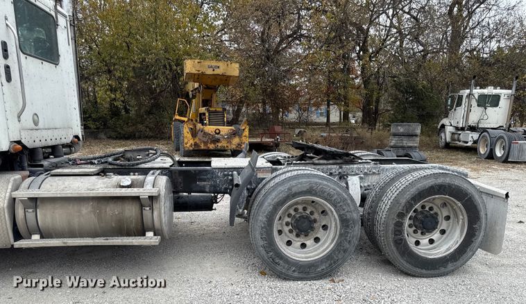 image for item EC4472 2013 Freightliner Coronado semi truck