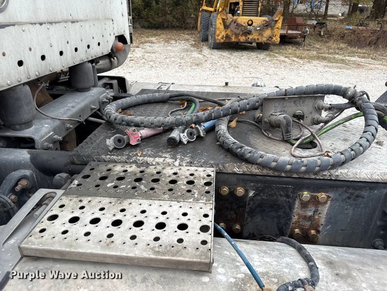 image for item EC4472 2013 Freightliner Coronado semi truck