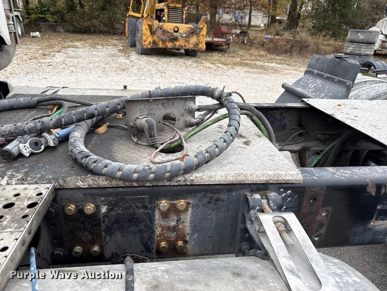 image for item EC4472 2013 Freightliner Coronado semi truck