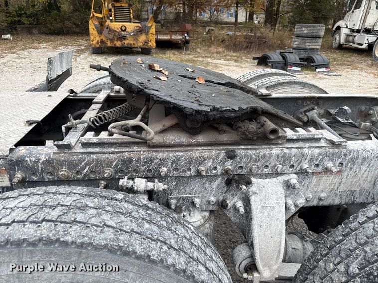 image for item EC4472 2013 Freightliner Coronado semi truck