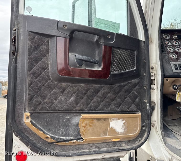 image for item EC4472 2013 Freightliner Coronado semi truck