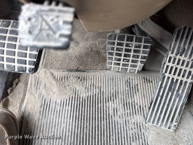 image for item EC4472 2013 Freightliner Coronado semi truck