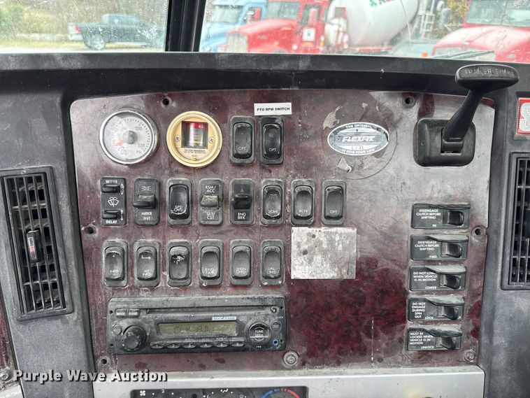 image for item EC4472 2013 Freightliner Coronado semi truck