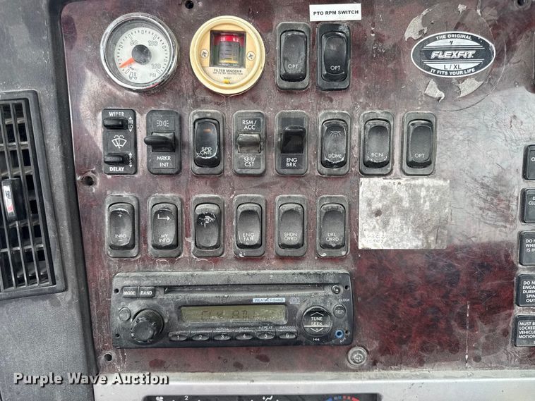 image for item EC4472 2013 Freightliner Coronado semi truck