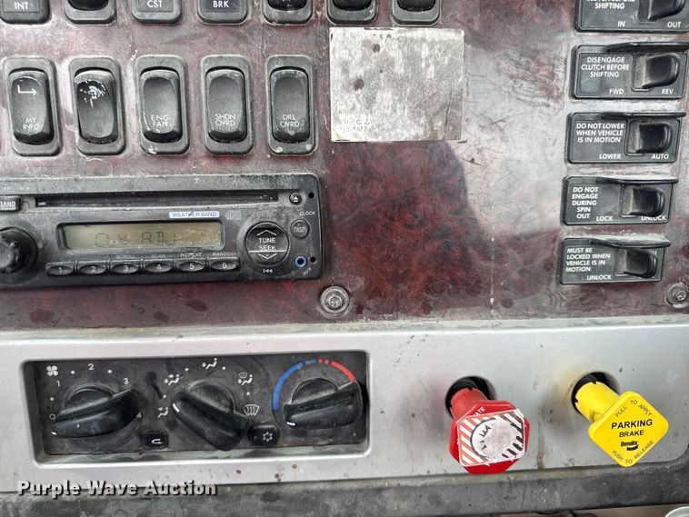 image for item EC4472 2013 Freightliner Coronado semi truck